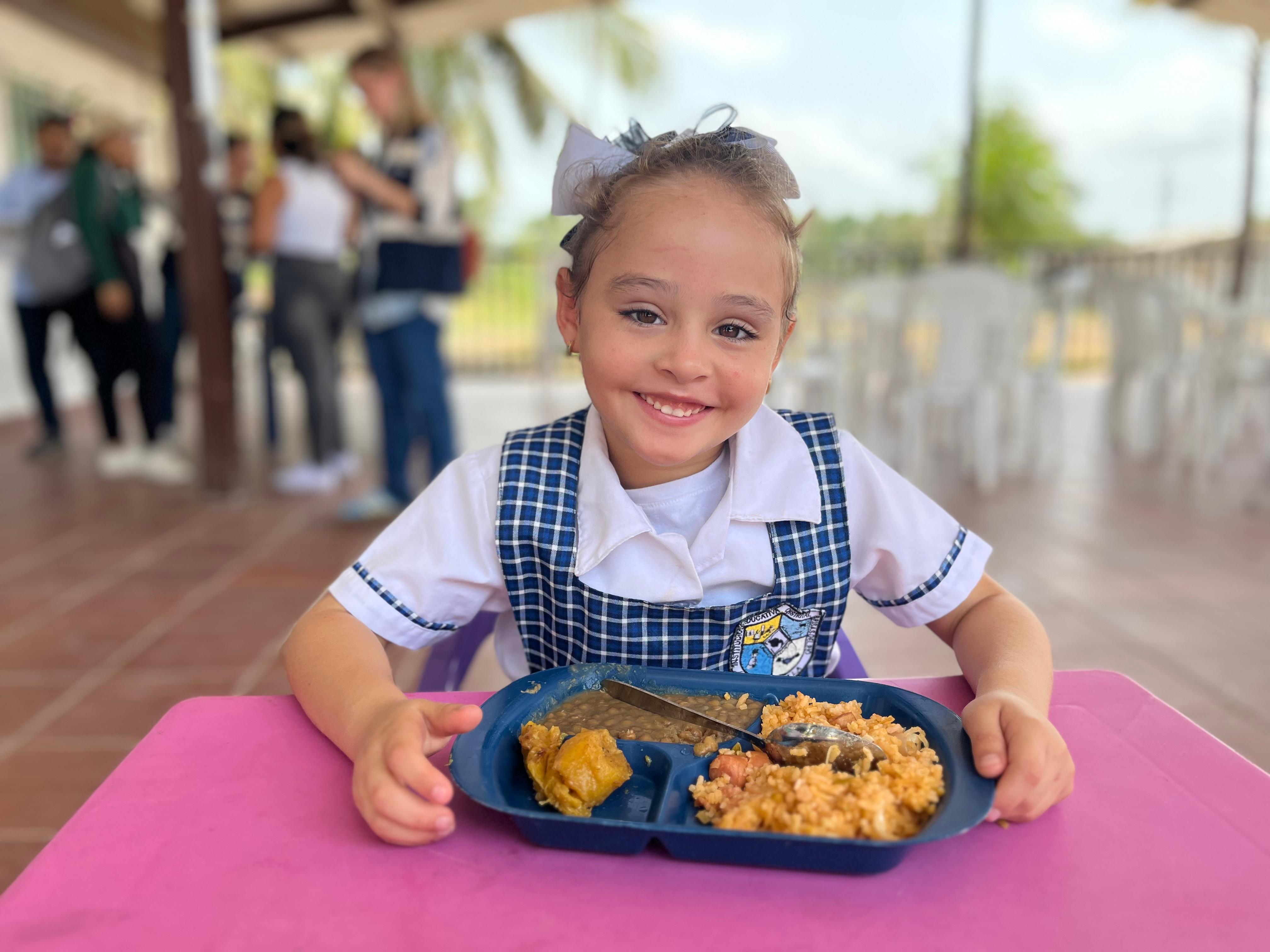 Niños en comedor SAC